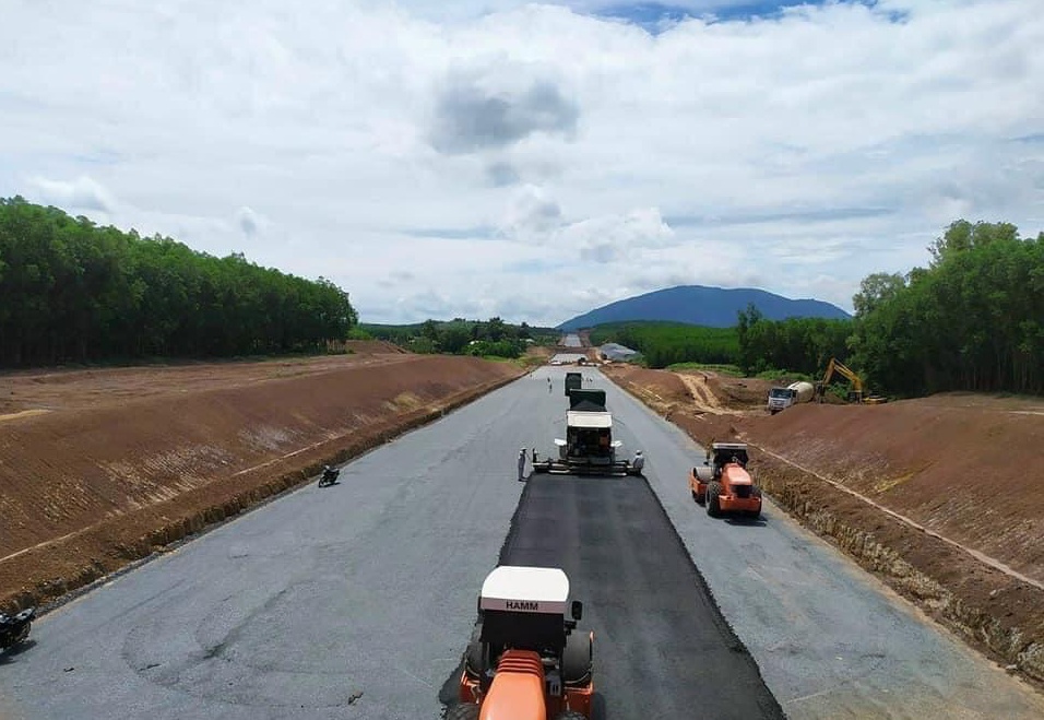 Tuyến cao tốc Dầu Giây - Phan Thiết dần thành hình.